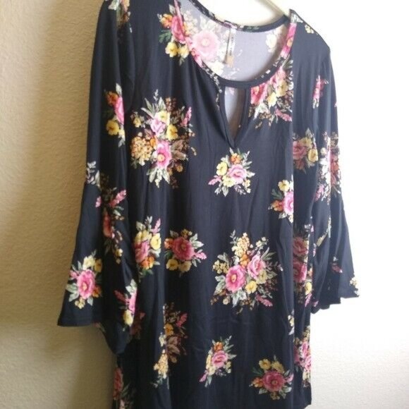 42 Pops Keyhole Design Black Floral Bell Sleeve Tunic Women Medium Flare Top - Picture 8 of 8